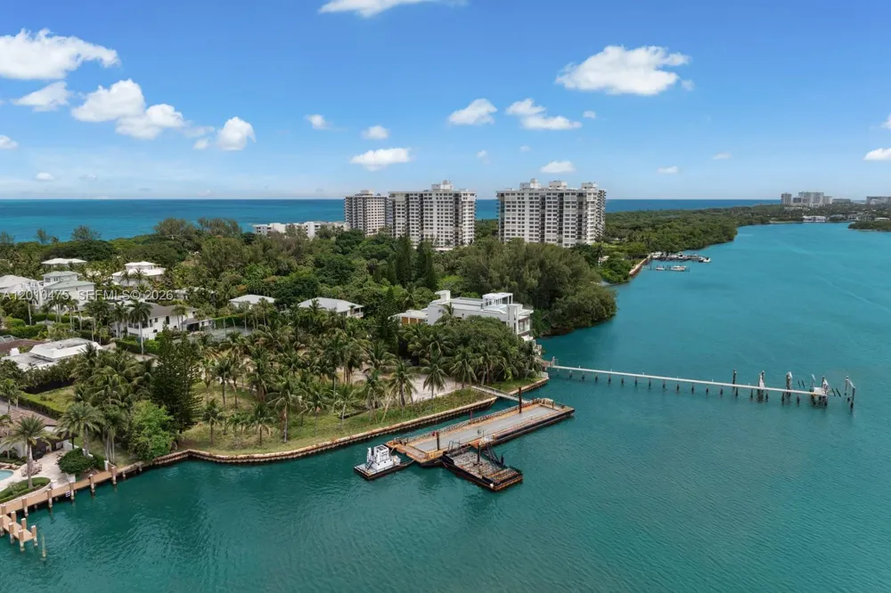 910 NE 24th St Boca Raton, FL 33431