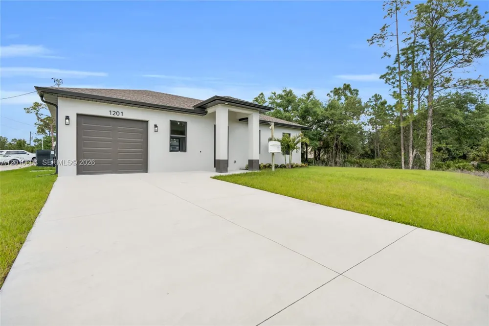 1201 7th ST Lehigh Acres, FL 33972