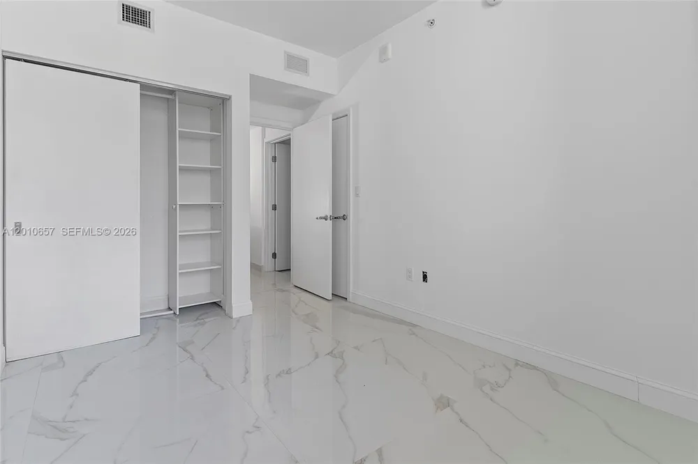 16385 Biscayne Blvd #717 North Miami Beach, FL 33160