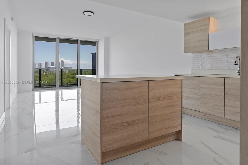 16385 Biscayne Blvd #717 North Miami Beach, FL 33160