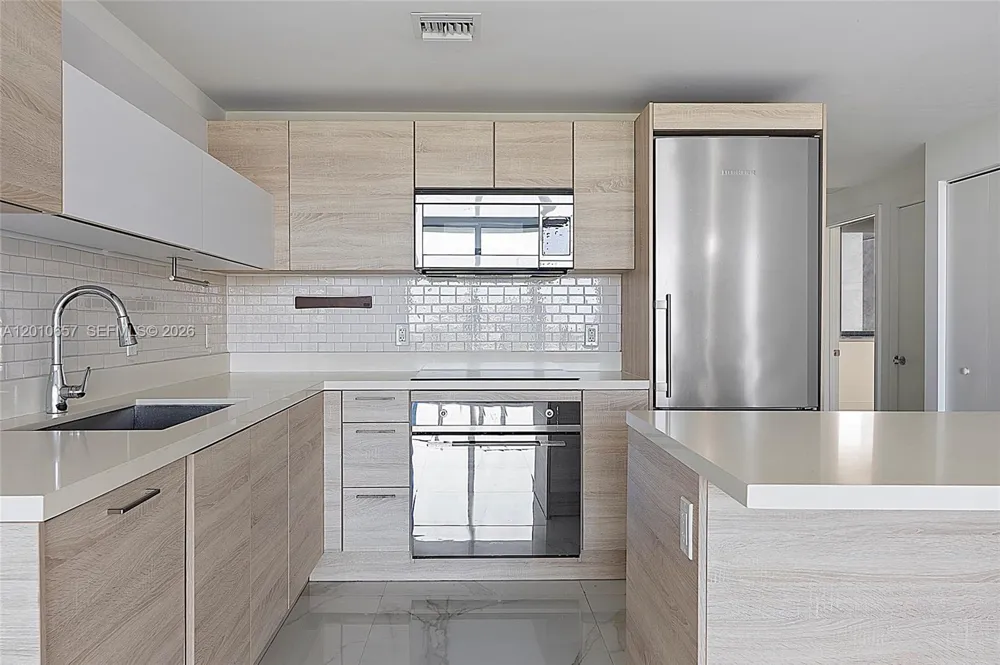 16385 Biscayne Blvd #717 North Miami Beach, FL 33160