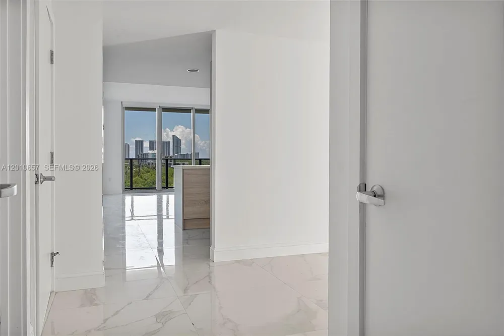 16385 Biscayne Blvd #717 North Miami Beach, FL 33160
