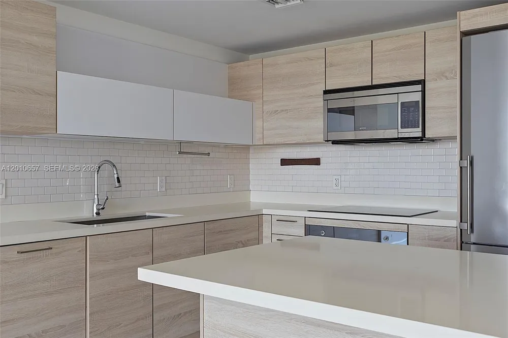 16385 Biscayne Blvd #717 North Miami Beach, FL 33160