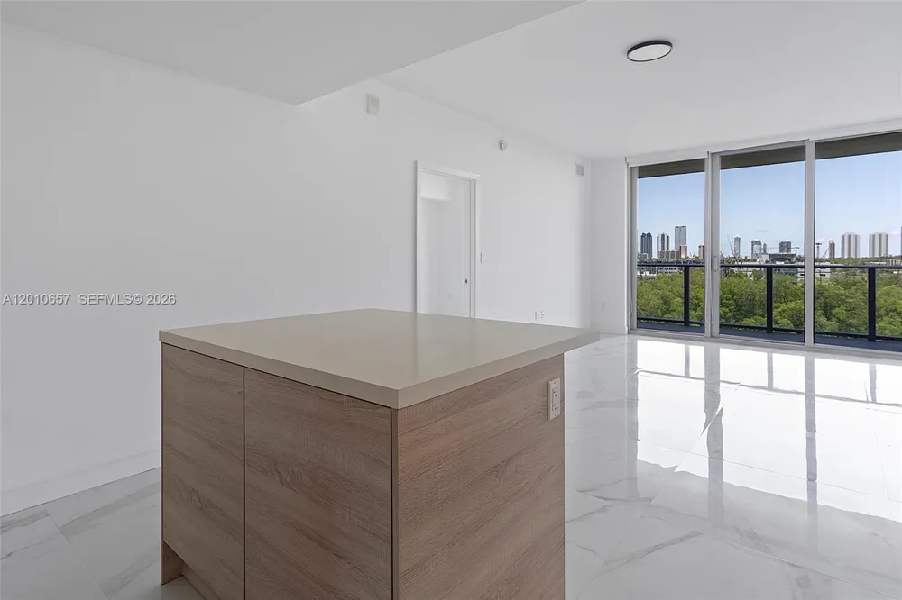 16385 Biscayne Blvd #717 North Miami Beach, FL 33160