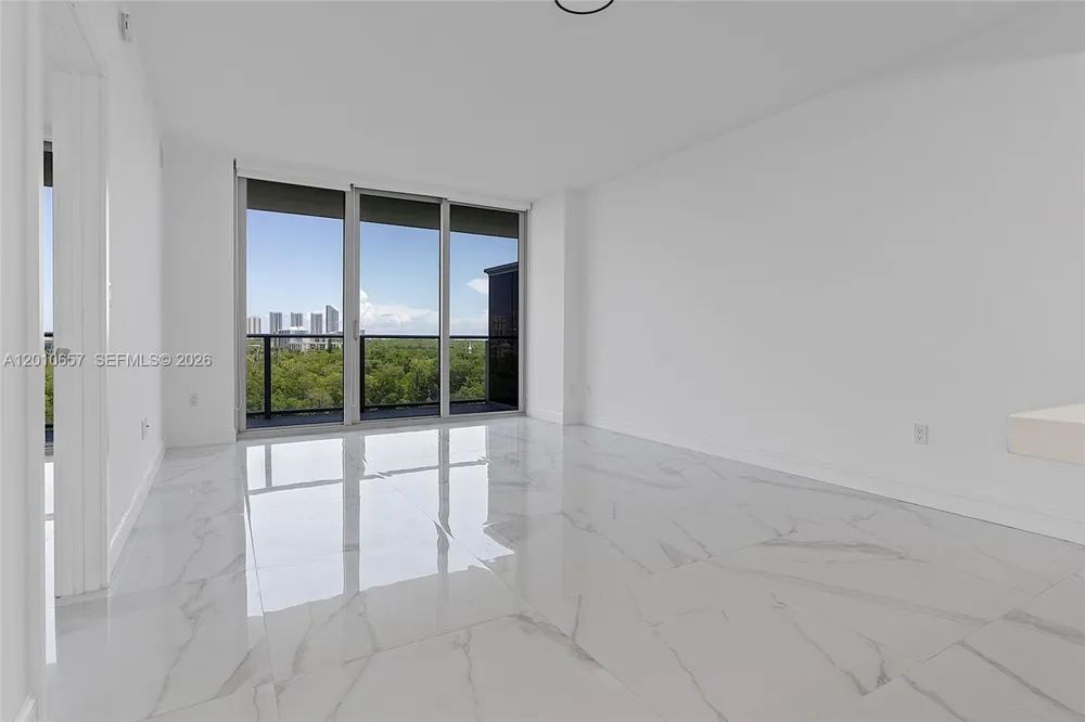 16385 Biscayne Blvd #717 North Miami Beach, FL 33160
