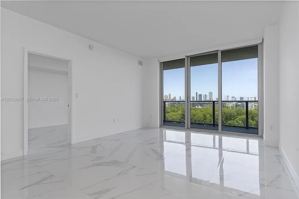 16385 Biscayne Blvd #717 North Miami Beach, FL 33160