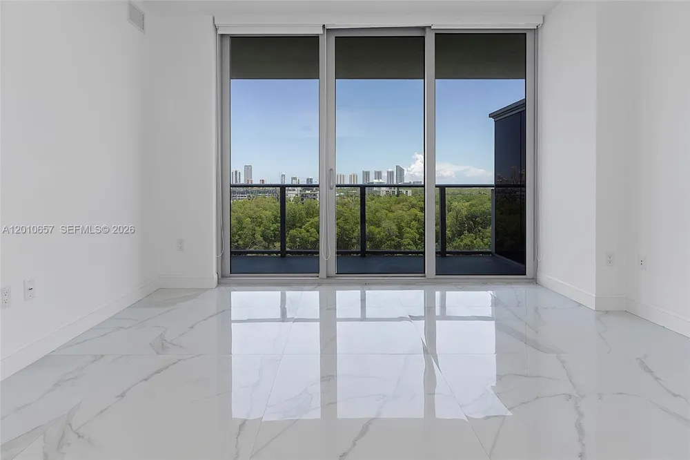 16385 Biscayne Blvd #717 North Miami Beach, FL 33160
