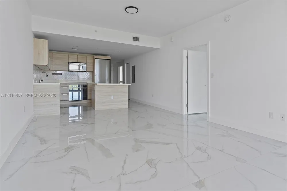16385 Biscayne Blvd #717 North Miami Beach, FL 33160