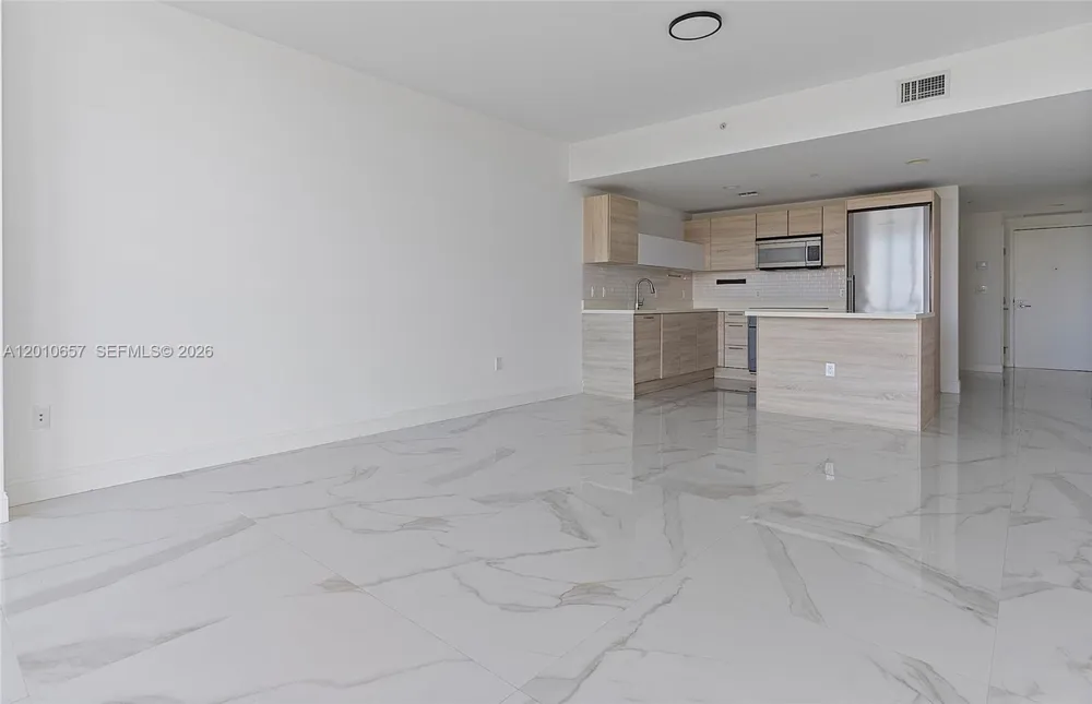 16385 Biscayne Blvd #717 North Miami Beach, FL 33160