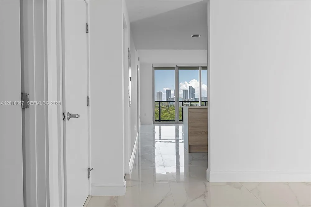 16385 Biscayne Blvd #717 North Miami Beach, FL 33160