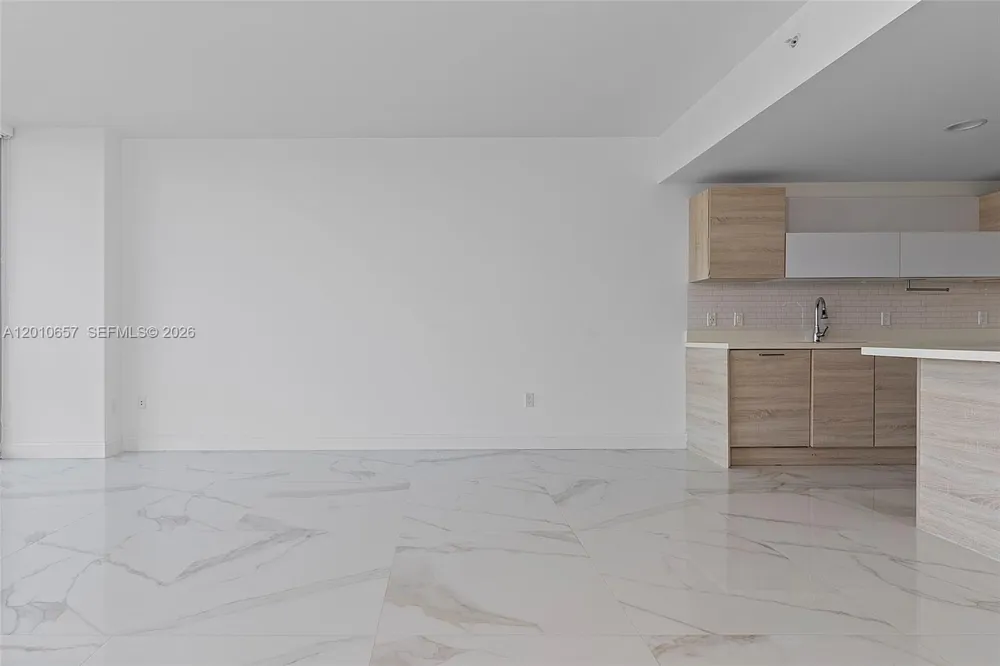 16385 Biscayne Blvd #717 North Miami Beach, FL 33160
