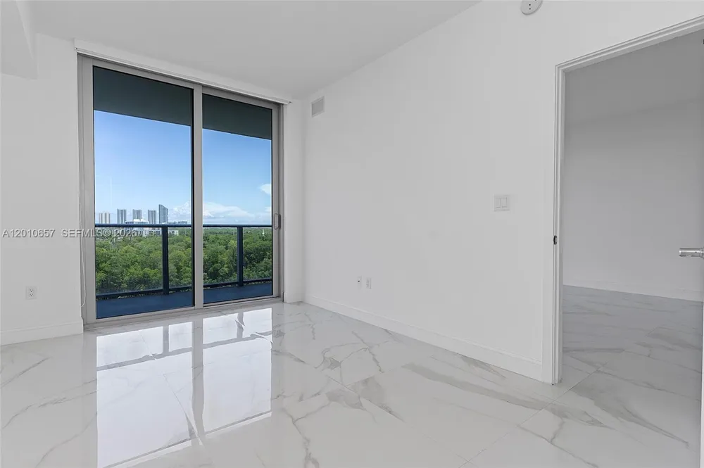 16385 Biscayne Blvd #717 North Miami Beach, FL 33160