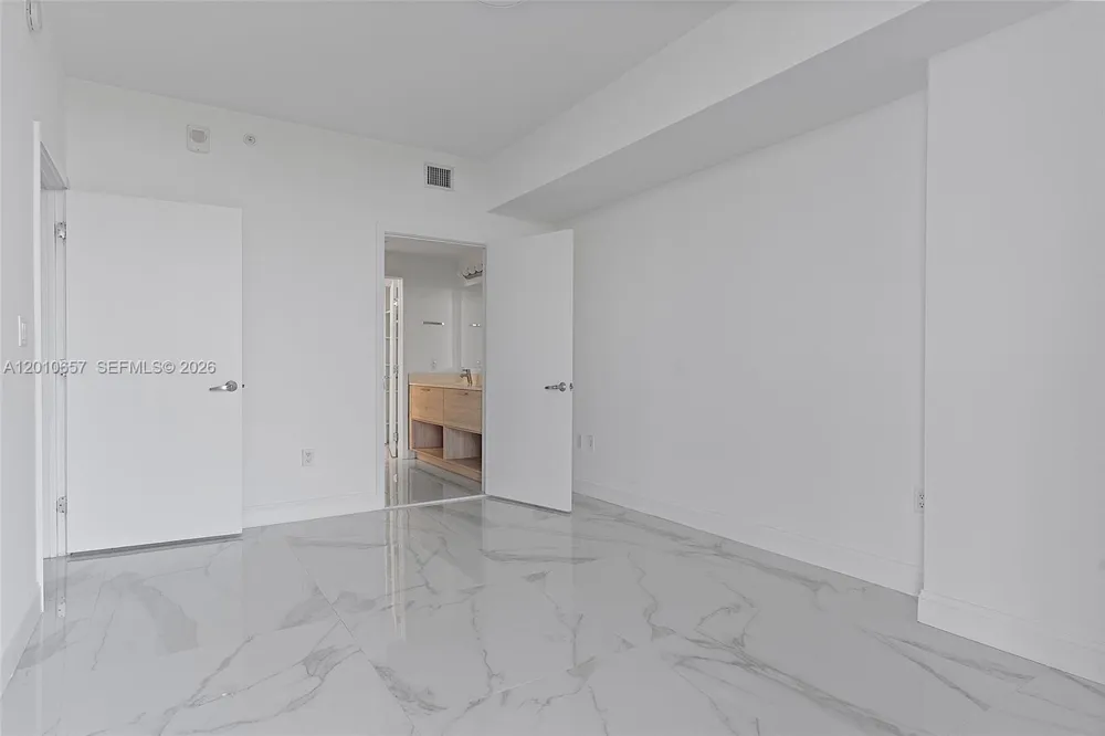 16385 Biscayne Blvd #717 North Miami Beach, FL 33160