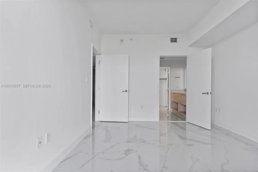 16385 Biscayne Blvd #717 North Miami Beach, FL 33160