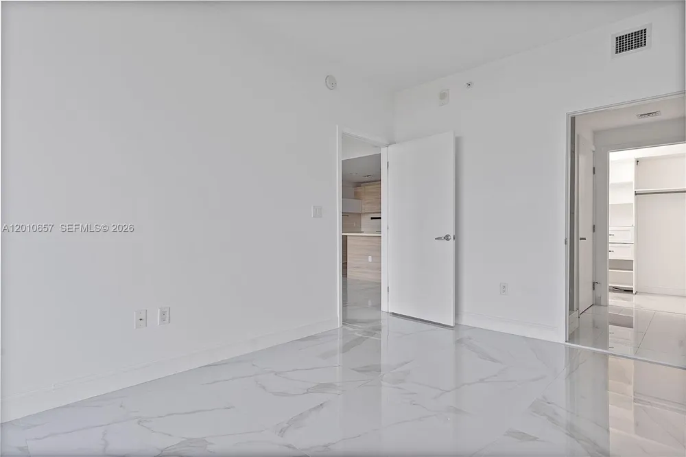 16385 Biscayne Blvd #717 North Miami Beach, FL 33160