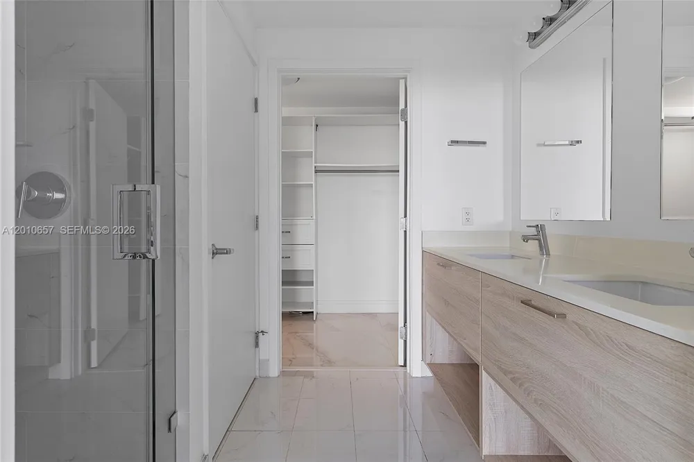 16385 Biscayne Blvd #717 North Miami Beach, FL 33160