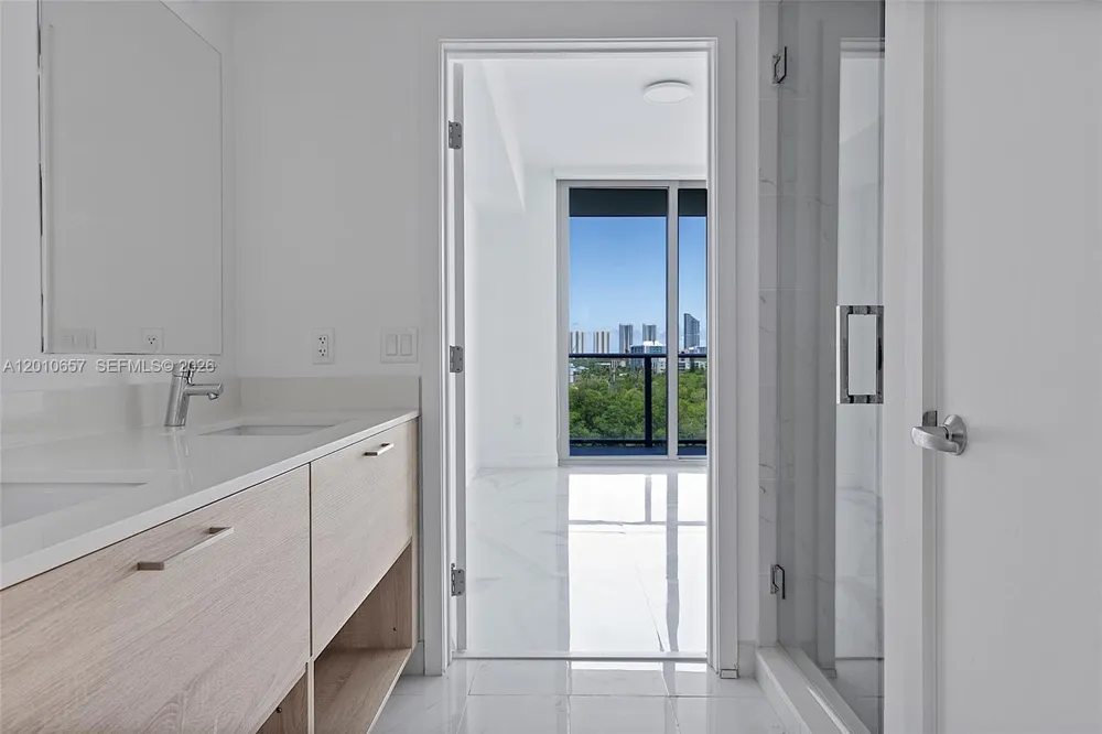 16385 Biscayne Blvd #717 North Miami Beach, FL 33160