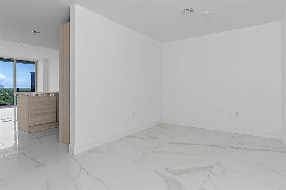 16385 Biscayne Blvd #717 North Miami Beach, FL 33160