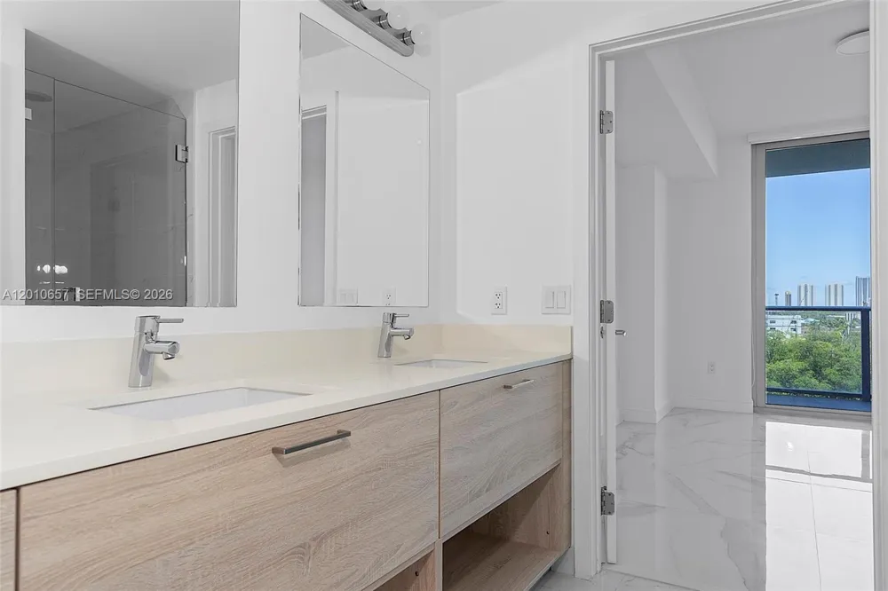 16385 Biscayne Blvd #717 North Miami Beach, FL 33160