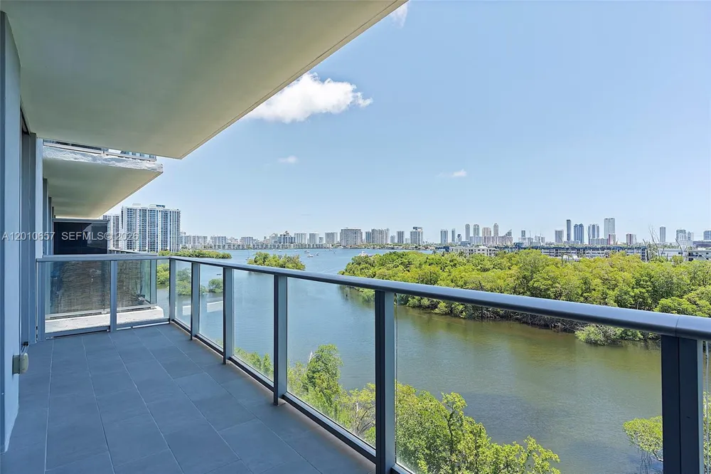 16385 Biscayne Blvd #717 North Miami Beach, FL 33160
