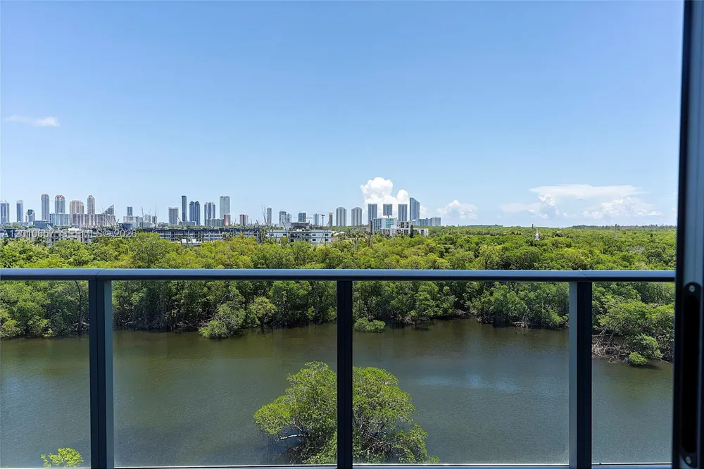 16385 Biscayne Blvd #717 North Miami Beach, FL 33160
