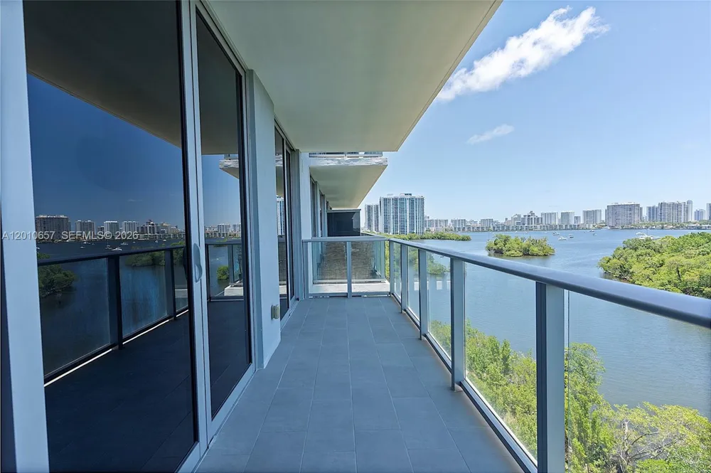 16385 Biscayne Blvd #717 North Miami Beach, FL 33160