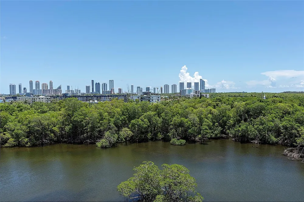 16385 Biscayne Blvd #717 North Miami Beach, FL 33160