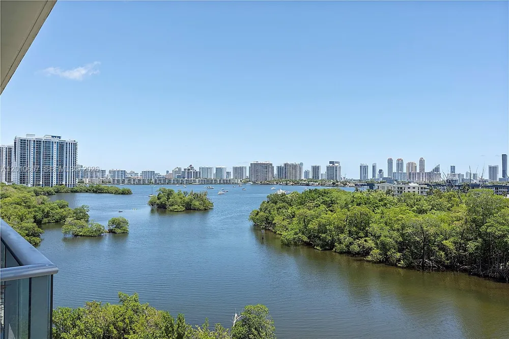 16385 Biscayne Blvd #717 North Miami Beach, FL 33160