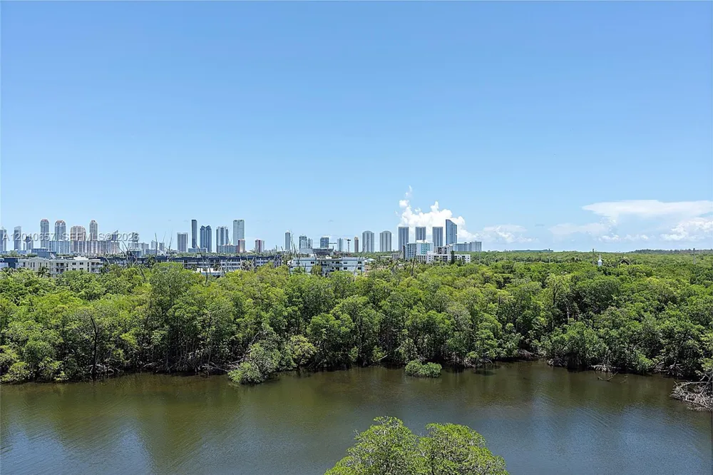 16385 Biscayne Blvd #717 North Miami Beach, FL 33160