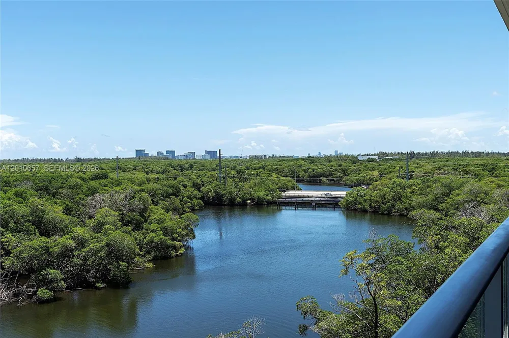 16385 Biscayne Blvd #717 North Miami Beach, FL 33160