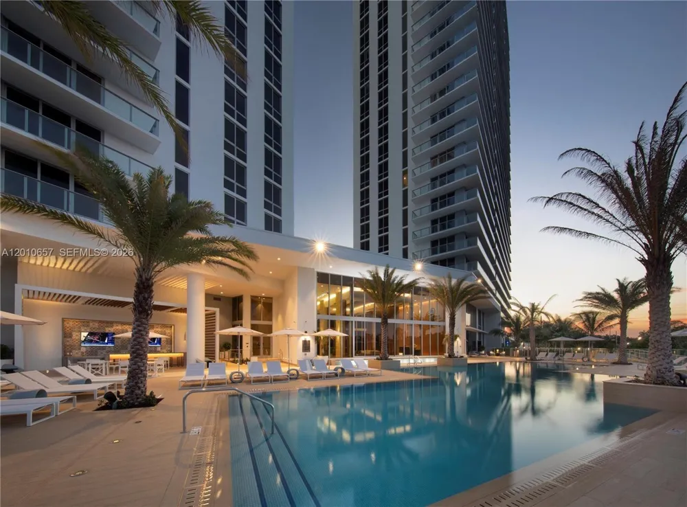 16385 Biscayne Blvd #717 North Miami Beach, FL 33160