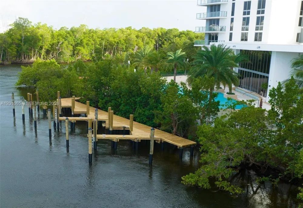 16385 Biscayne Blvd #717 North Miami Beach, FL 33160