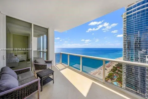 18101 Collins Ave #4702