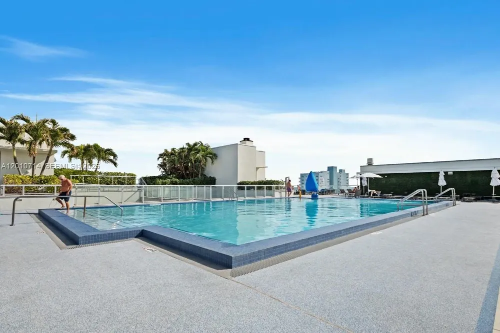 777 Ocean Dr #S207 Hollywood, FL 33019
