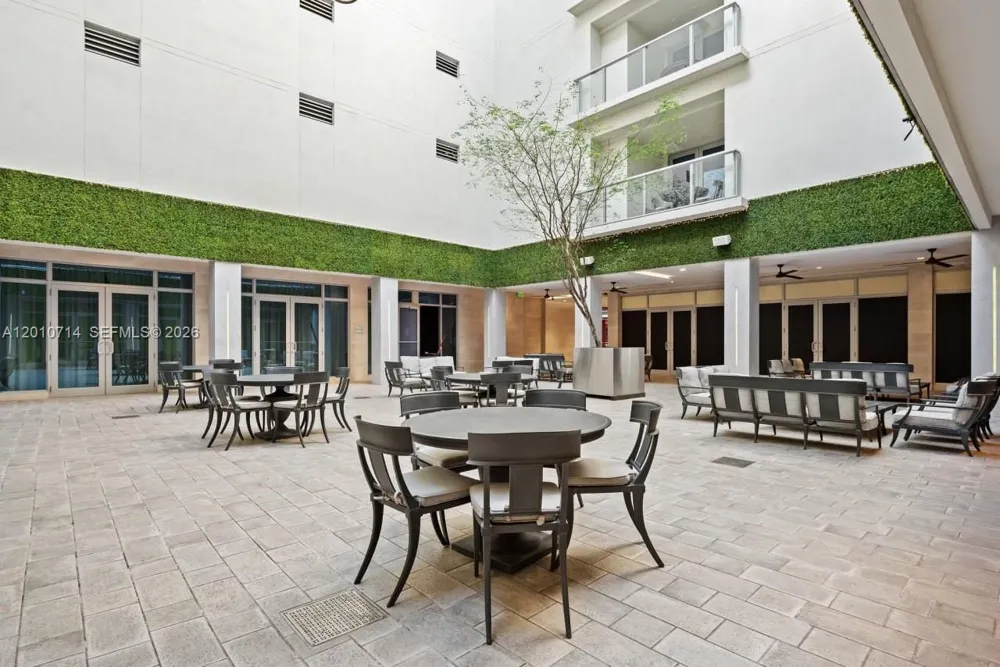 777 Ocean Dr #S207 Hollywood, FL 33019