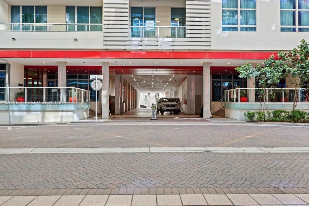 777 Ocean Dr #S207 Hollywood, FL 33019