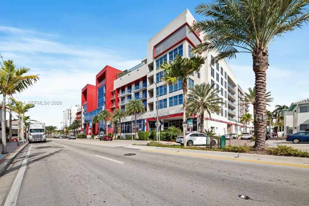 777 Ocean Dr #S207 Hollywood, FL 33019