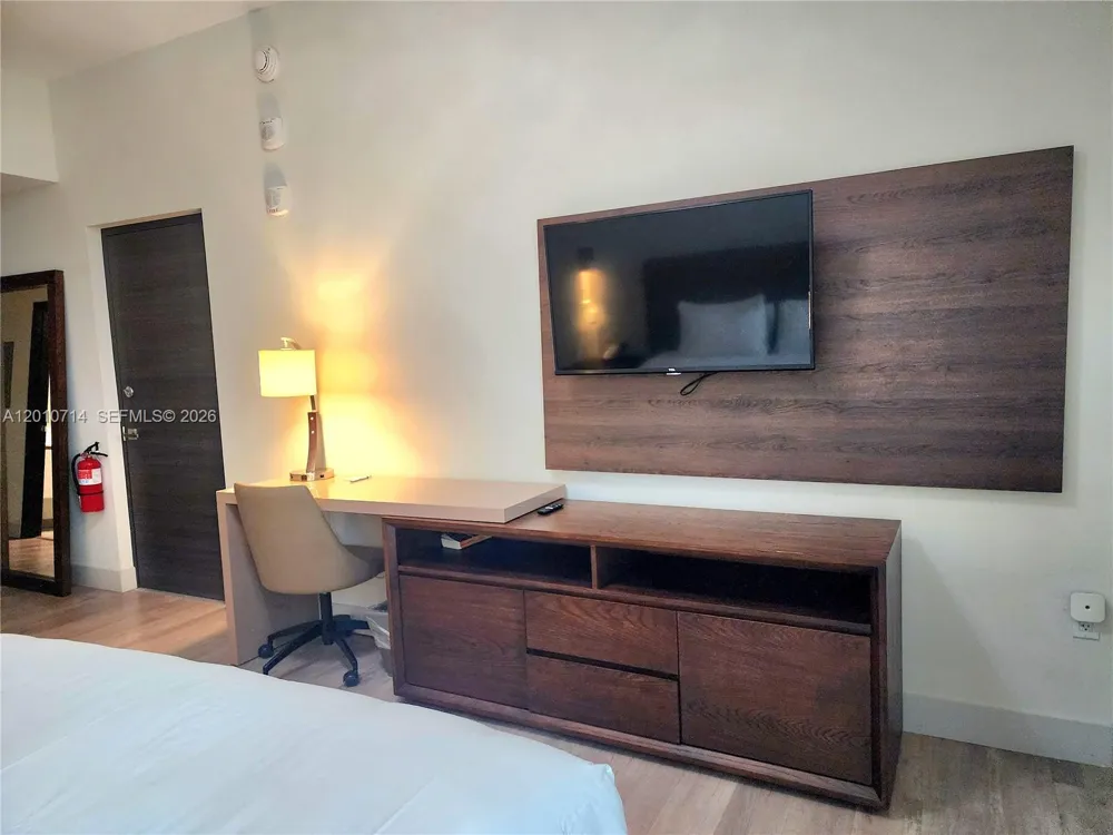 777 Ocean Dr #S207 Hollywood, FL 33019