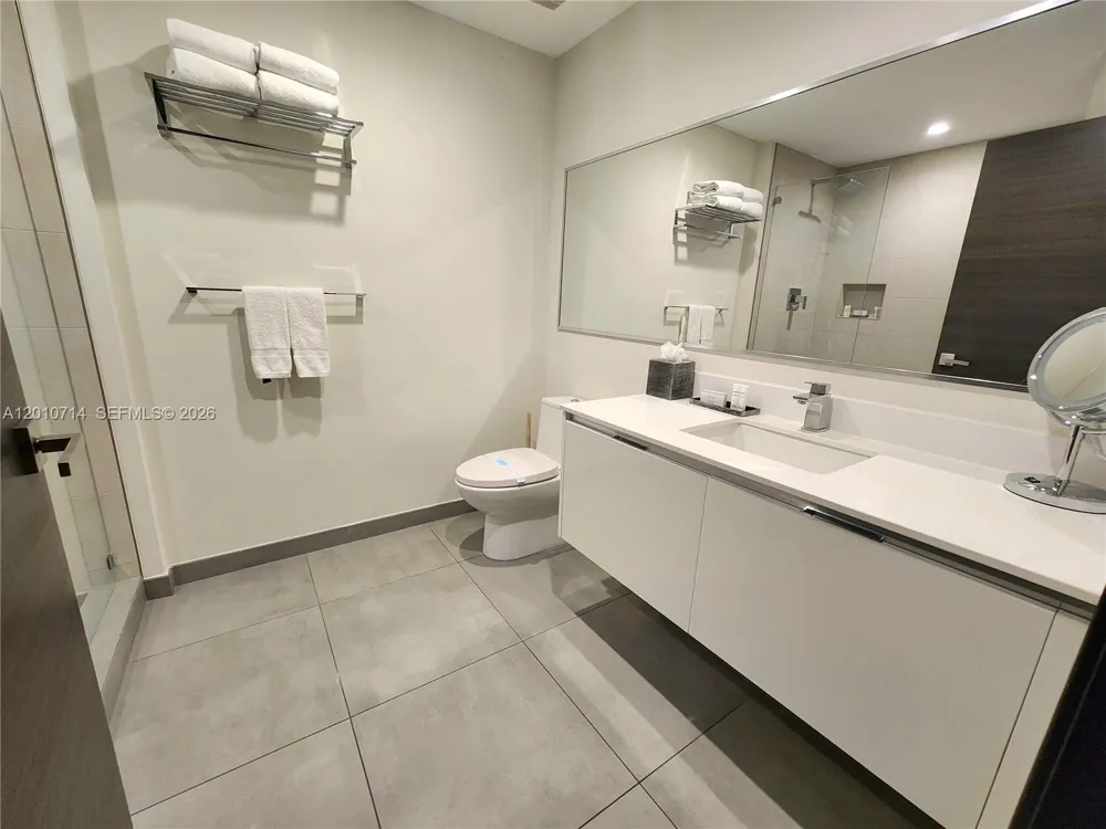 777 Ocean Dr #S207 Hollywood, FL 33019