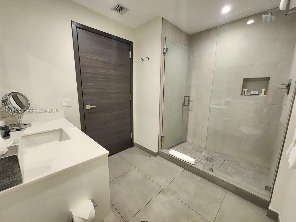 777 Ocean Dr #S207 Hollywood, FL 33019