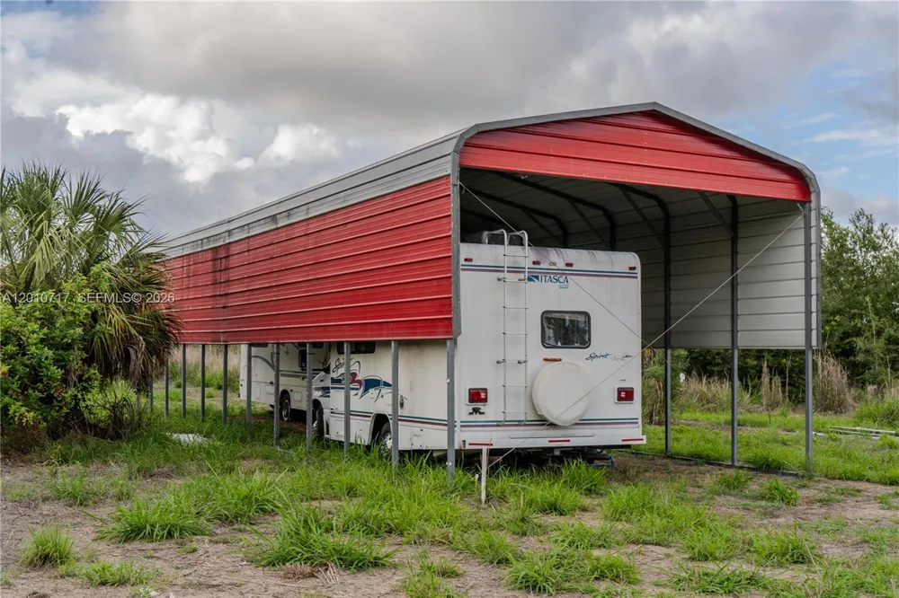 3921 Ft. Denaud Rd La Belle, FL 33935