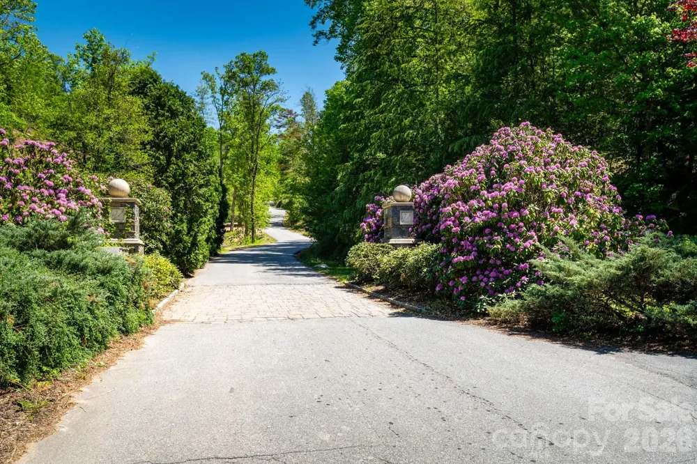 33 Bent Branch Lane Asheville, NC 28804