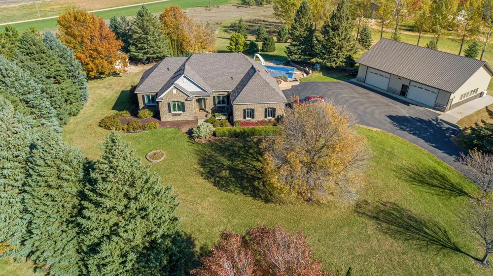 26721 Redwing Avenue New Prague, MN 56071