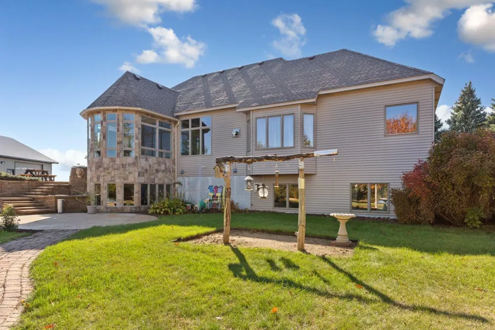 26721 Redwing Avenue New Prague, MN 56071