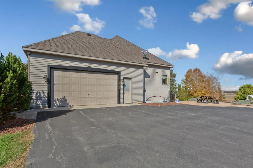 26721 Redwing Avenue New Prague, MN 56071