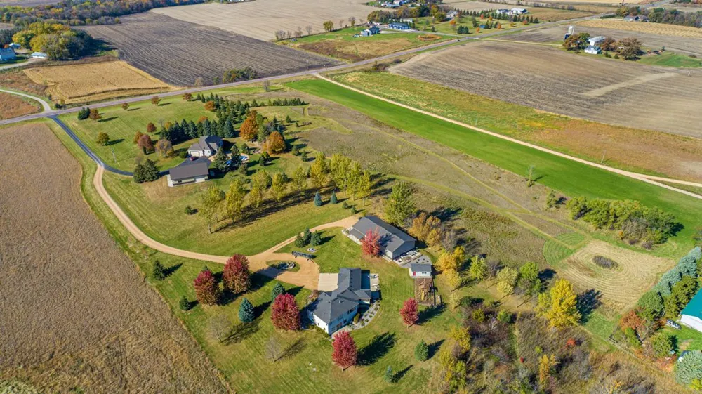 26721 Redwing Avenue New Prague, MN 56071
