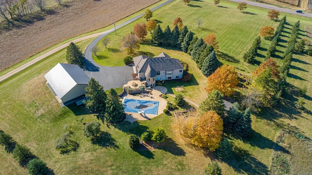 26721 Redwing Avenue New Prague, MN 56071
