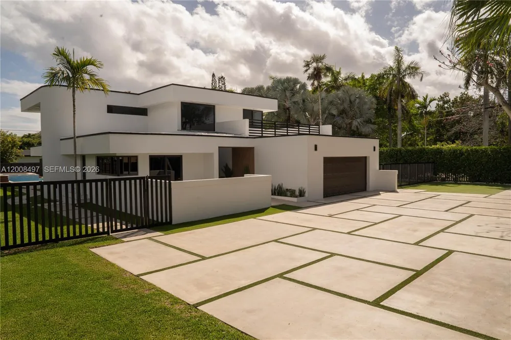 10475 SW 72nd Ave Pinecrest, FL 33156