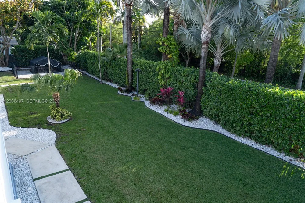 10475 SW 72nd Ave Pinecrest, FL 33156