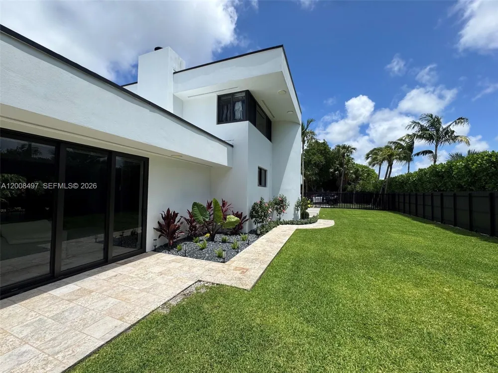 10475 SW 72nd Ave Pinecrest, FL 33156